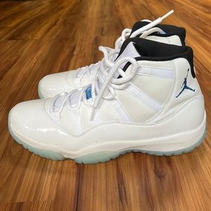 Air Jordan 11 Retro. White/Legend Blue-Black. With box.